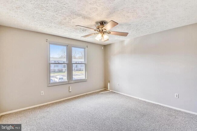 Building Photo - 3501 Wedgewood Ct