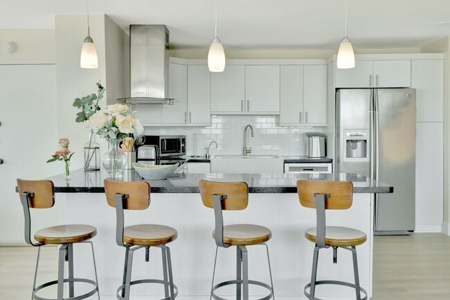 Building Photo - 7135 Collins Ave