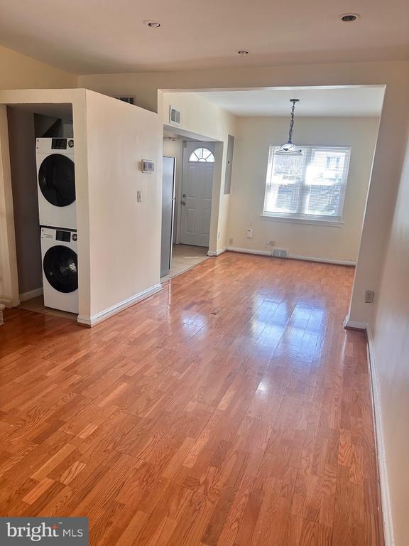 Building Photo - 3433 Clay St NE