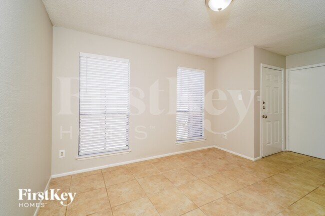 Building Photo - 1702 Jay Schellman St