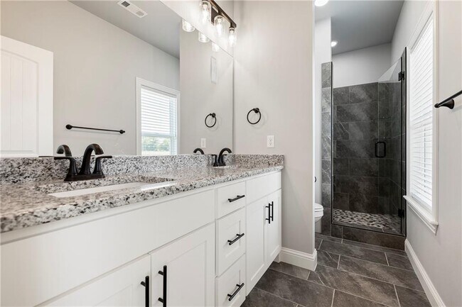 Building Photo - 2811 SW Hampshire Ave