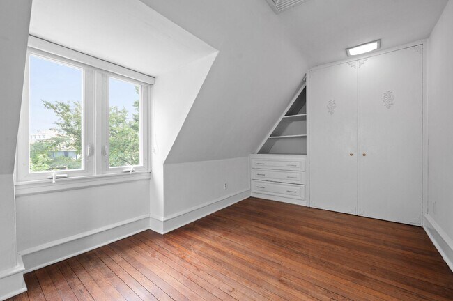 Building Photo - 20 Tenmore Rd