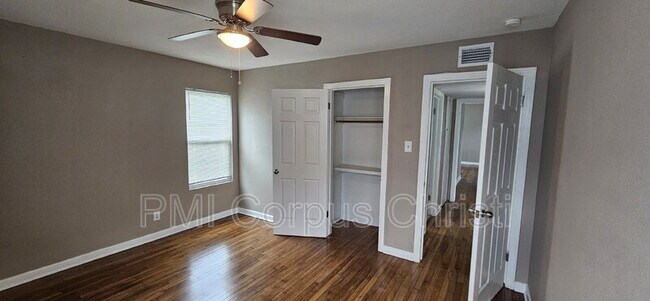 Building Photo - 638 Sharon Dr