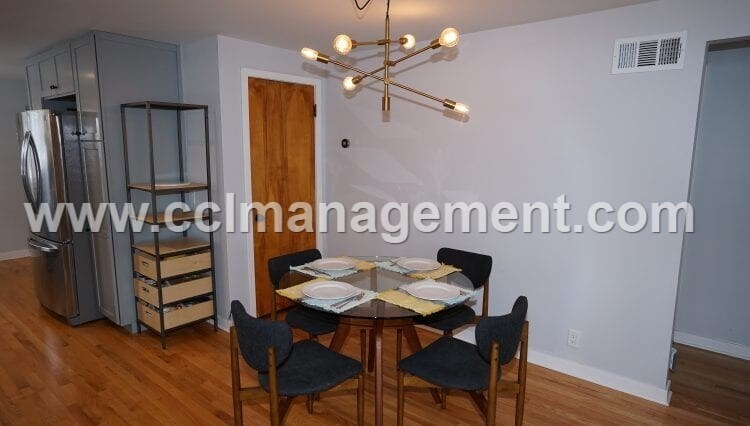 Building Photo - 501 W Dean Ave