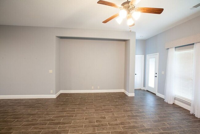 Building Photo - 517 Kelvington Dr