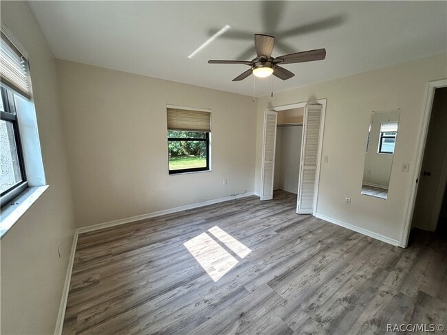 Building Photo - 7236 E Oak Isle Dr