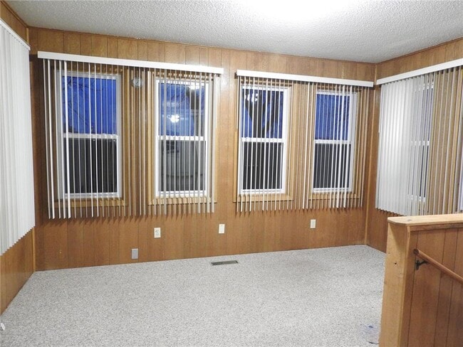 Building Photo - 724 6th St N