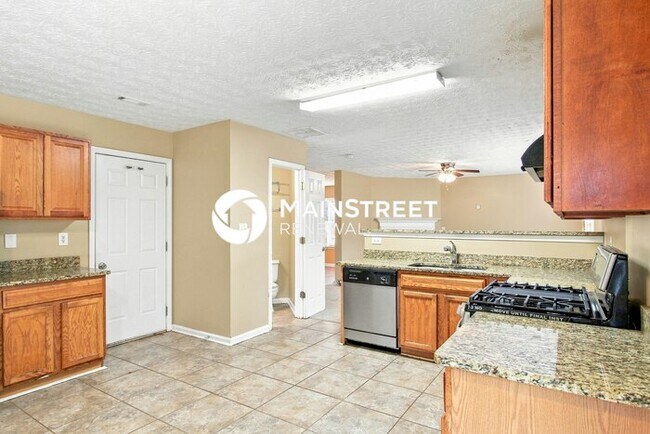 Building Photo - 4 Bedroom Pet-Friendly Home in McDonough, GA with Main Street Renewal