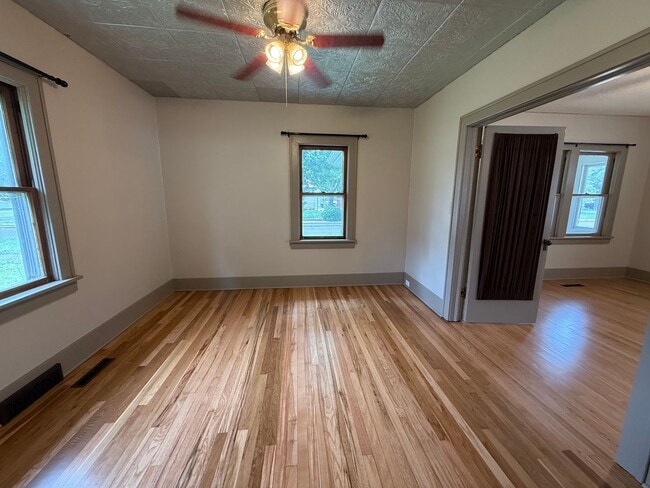 Building Photo - 1514 N Wheeler Ave