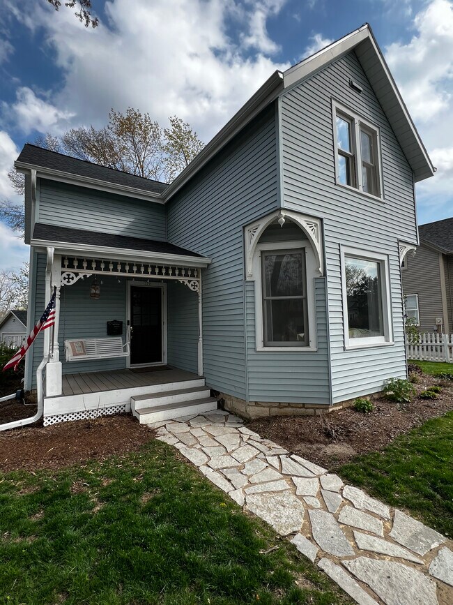 Building Photo - 359 N Oakwood Ave