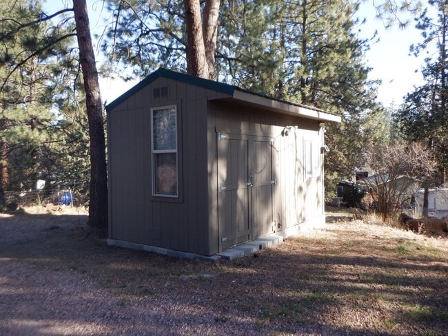 Building Photo - Remodeled SW Bend Single Level Home on Spa...