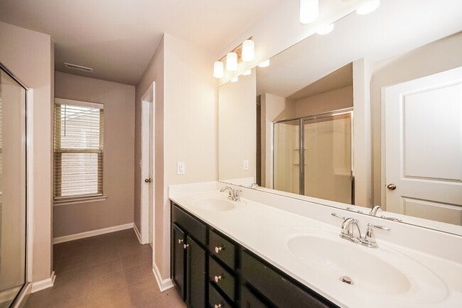 Building Photo - 1013 Helms Rd