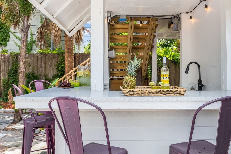 shared wet bar - 618 7th Ave N