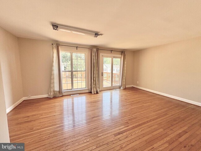 Building Photo - 7653 Stana Ct