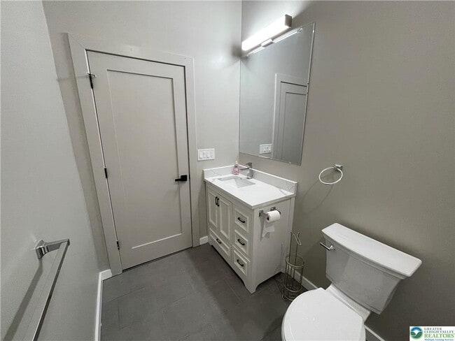 Building Photo - 711 W Chew St