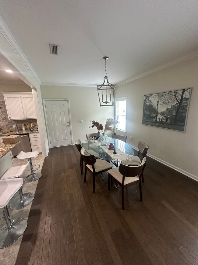 Building Photo - Beautiful 3 BR 2.5 Bath home with bonus room