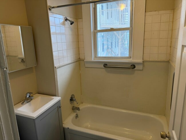 Building Photo - 141 Orange St