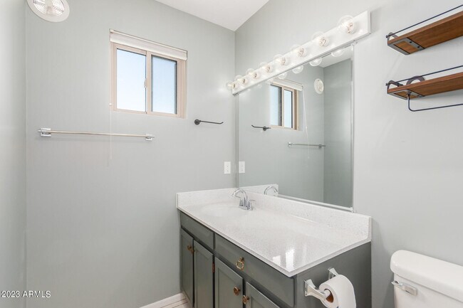 Building Photo - 3037 S Country Club Way