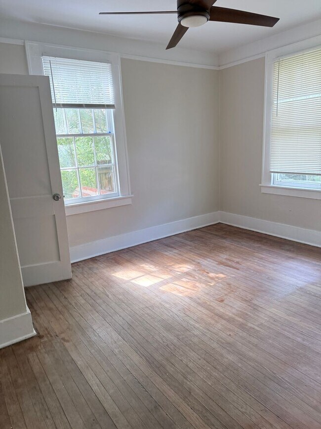 Building Photo - 3 Bed 1 Bath For Rent