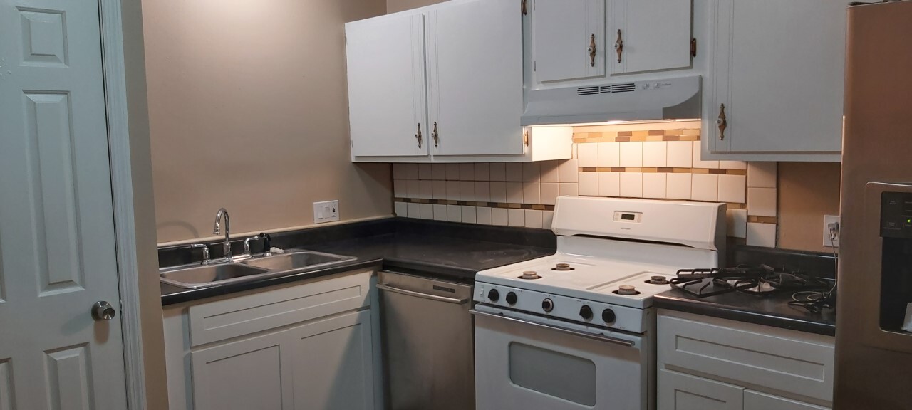 Building Photo - 2219 Pestalozzi St