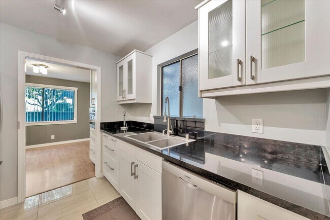 Building Photo - Hidden Gem at Saratoga Creekside – End Uni...