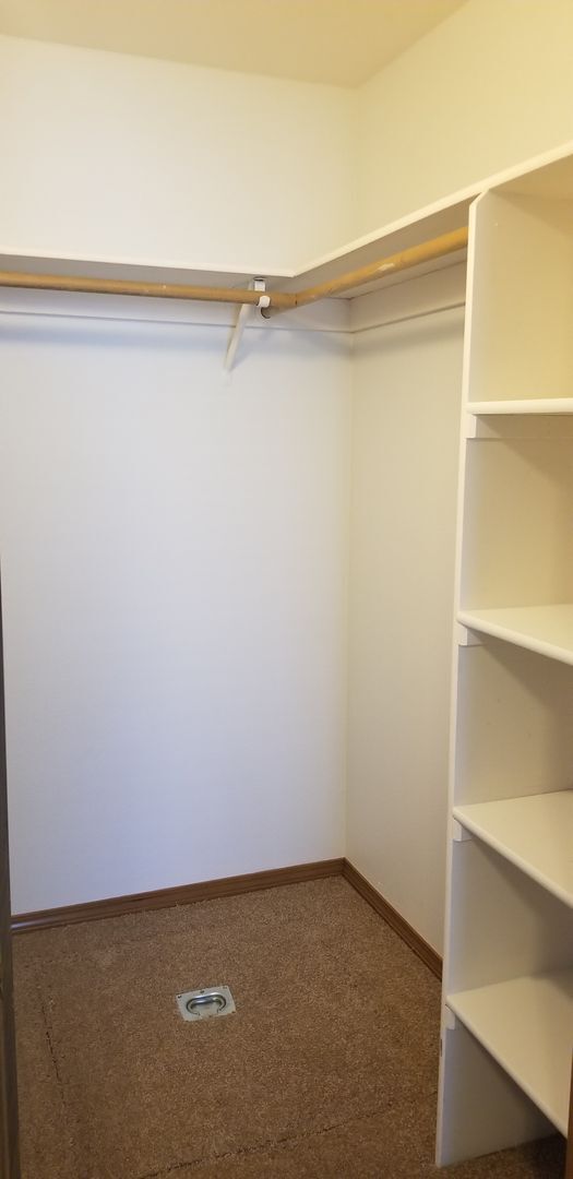 Building Photo - 3 BEDROOM CLOSE TO TIGARD HIGH SCHOOL