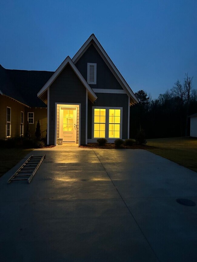 Building Photo - Charming 2BR House in Opelika