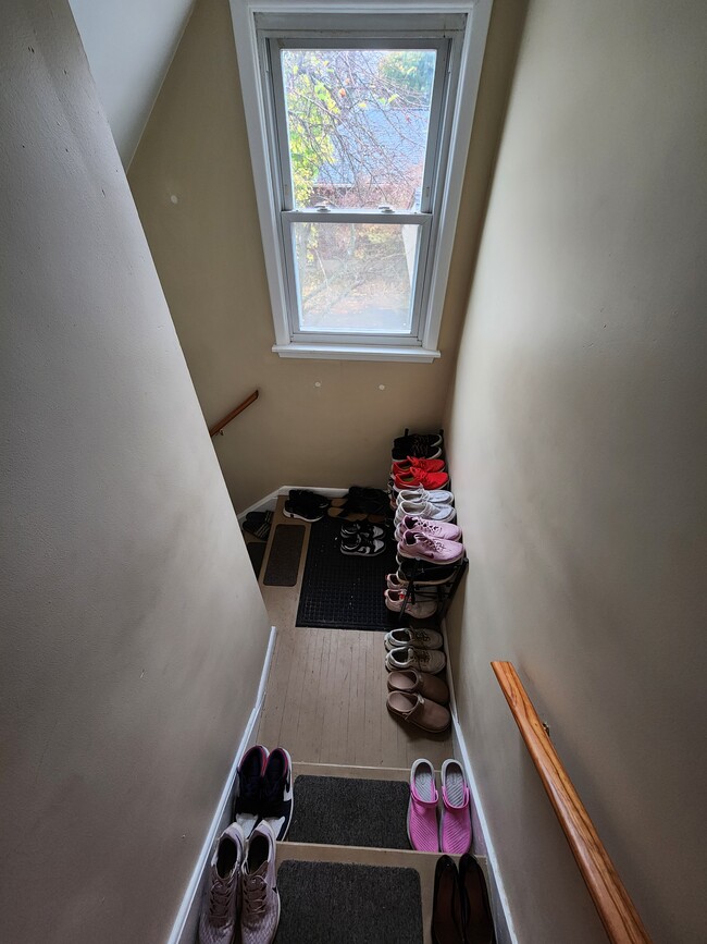 Shoe storage optional - 79 Pacecrest Ct