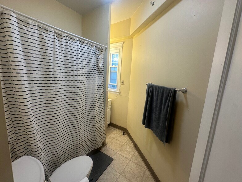 Building Photo - 156 Magazine St