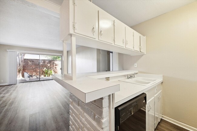Building Photo - 3259 Branard St