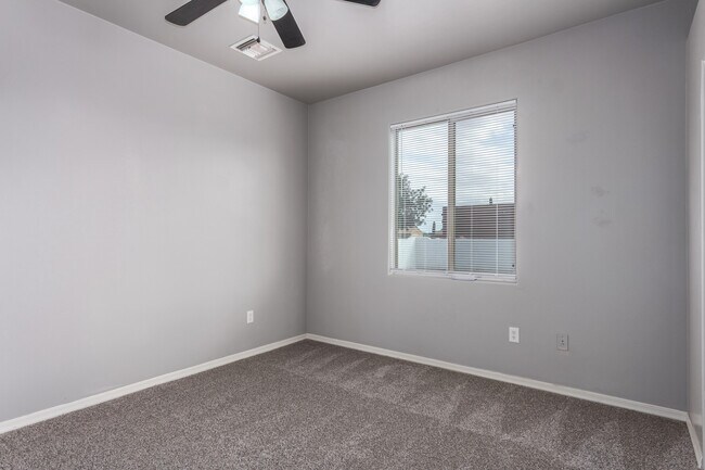 Building Photo - 10335 N Tall Cotton Dr