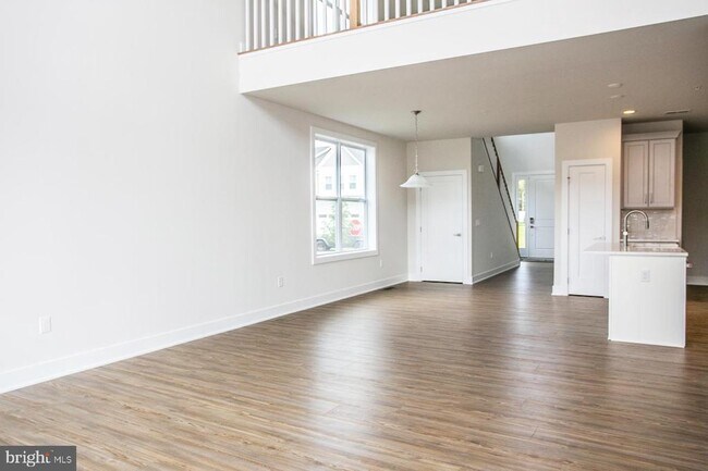 Building Photo - 665 Levering St