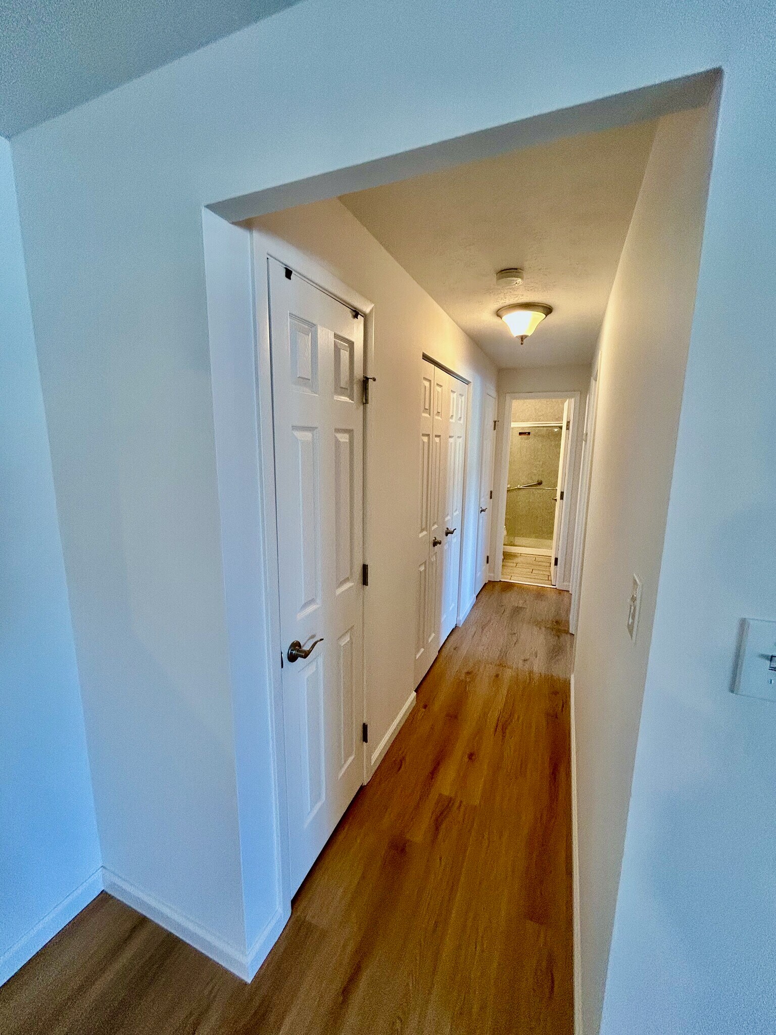 Main hallway that leads to bedrooms and bath - 5011 Nob Hill Dr