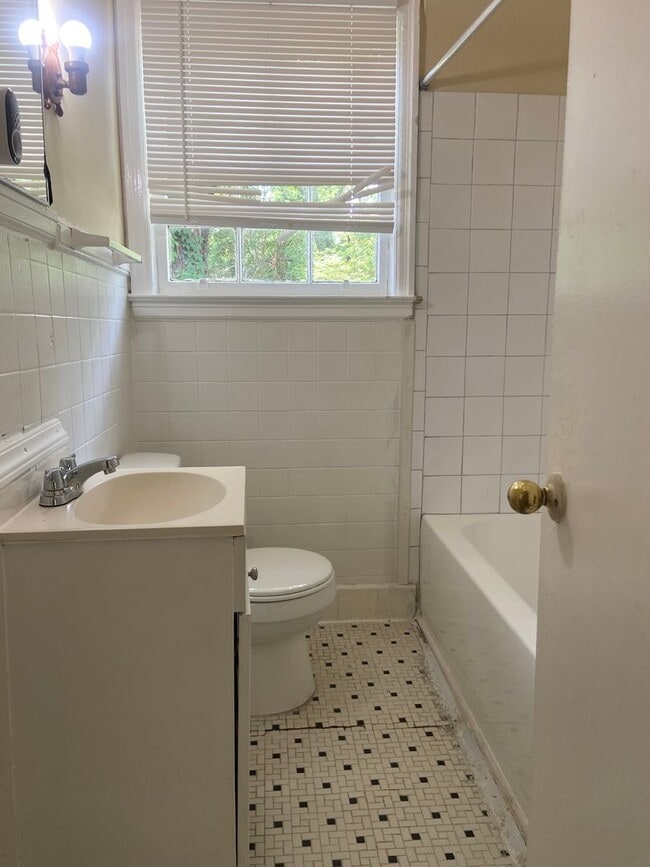 Building Photo - **ON HOLD**Midtown Columbus, GA 3 Bedroom ...