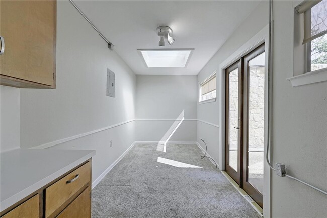 Building Photo - 6305 Shadow Valley Dr