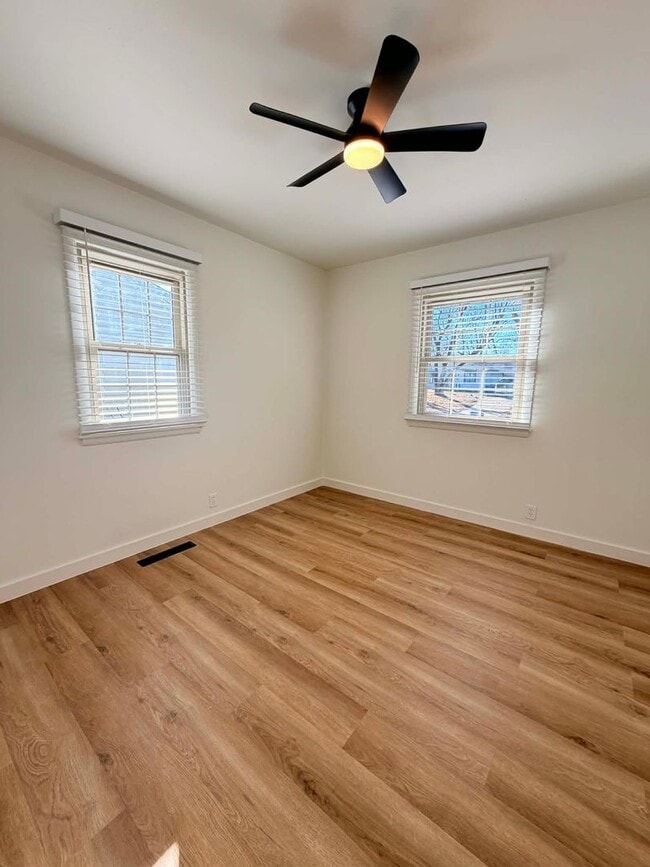 Building Photo - CUTE 3 BEDROOM / 2 BATHROOM HOUSE WITH FENCED IN YARD IN JOPLIN MO!!!