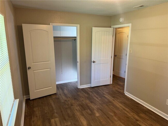 Building Photo - 9851 Abbeys Ln