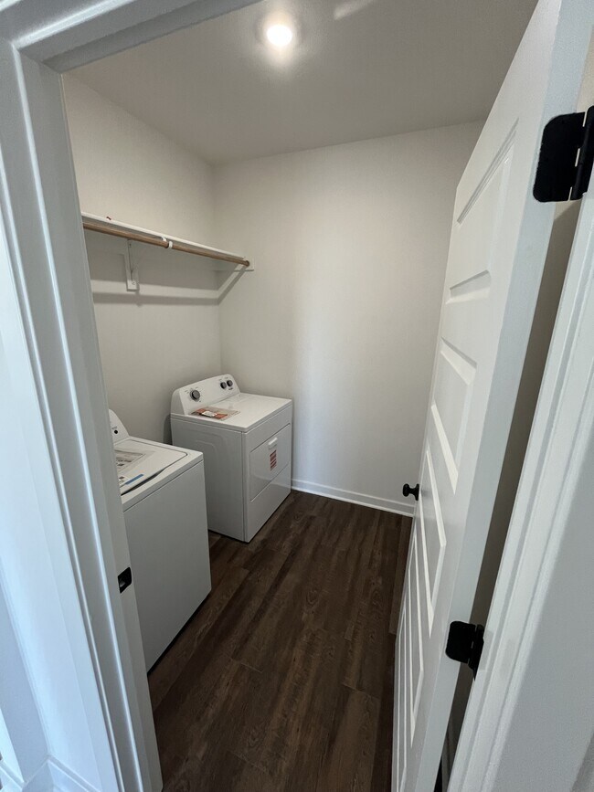 Building Photo - 495 W Gosling Isle