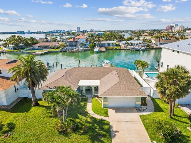 Primary Photo - 441 Palm Island NE