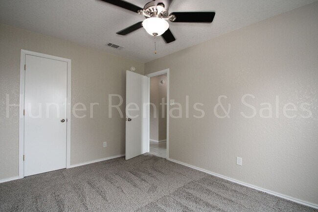 Building Photo - Live Large in Killeen – 5 Bedrooms, Big Va...