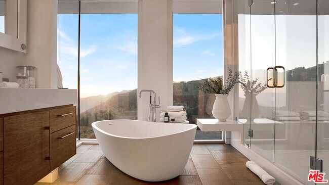 Building Photo - 2915 Tuna Canyon Rd