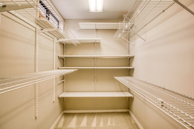 Building Photo - 13954 NE 60th Way