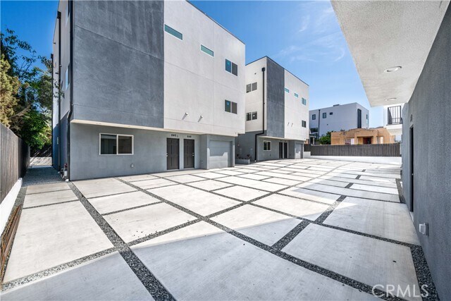 Building Photo - 646 N Boyle Ave