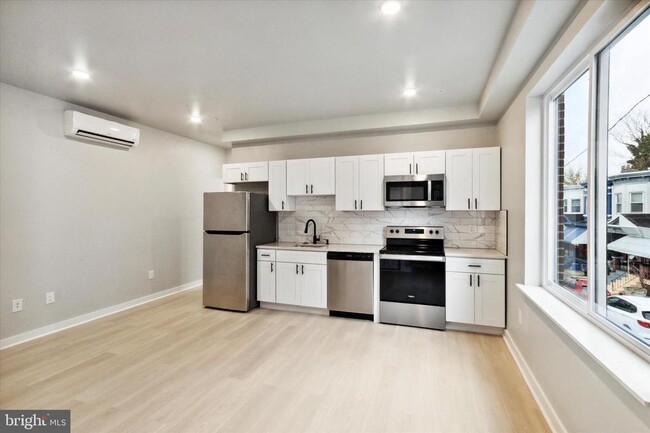 Building Photo - 316 S 52nd St