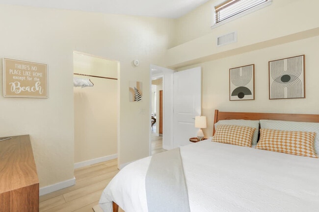 Building Photo - 1449 NE 23rd St