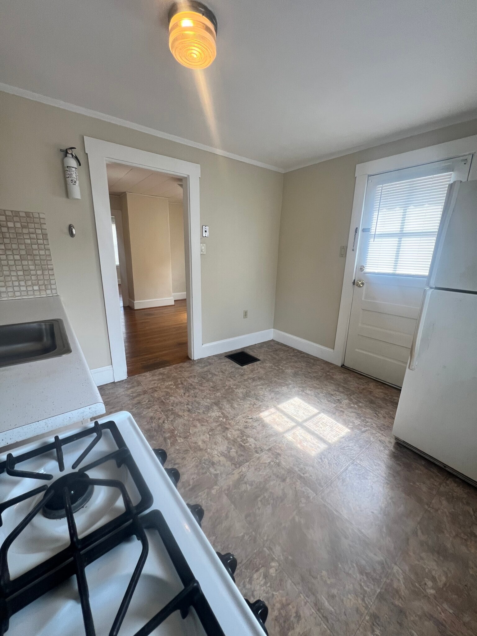 Building Photo - 8 Chapin St