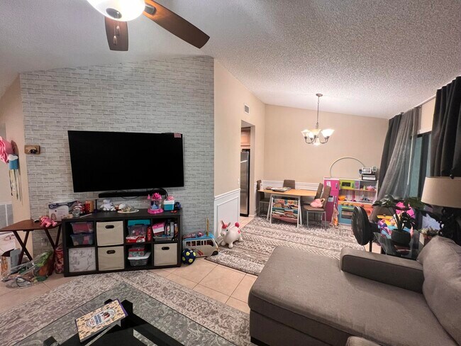 Building Photo - 5650 Coach House Cir