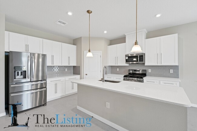 Building Photo - 3685 Kings Canyon Dr