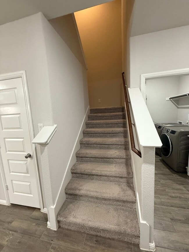 Building Photo - Spacious 5BR House in Pilot Point