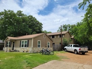 Building Photo - College Station - (Northgate) -1 bedroom / 1 bath condo.